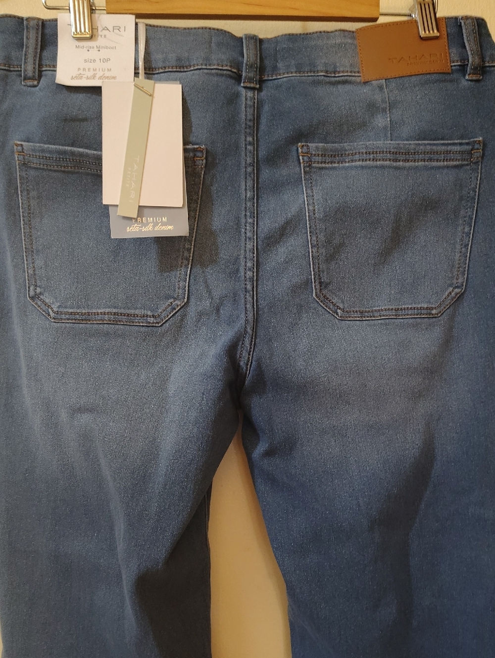 Tahari Petite Classic Mid -rise Mini boot Jeans. Color Glacier Wash. Size 10P - Picture 5 of 11
